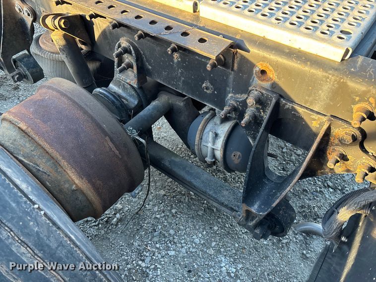 image for item FG0001 2006 International 9400i semi truck