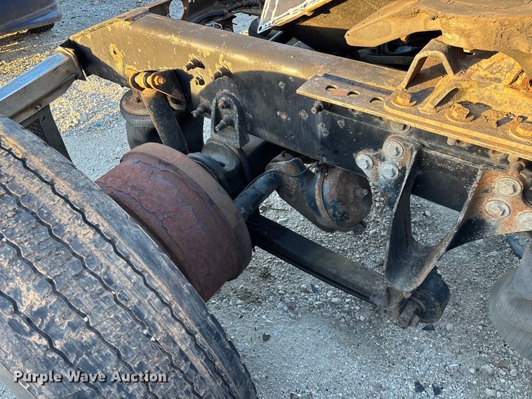 image for item FG0001 2006 International 9400i semi truck