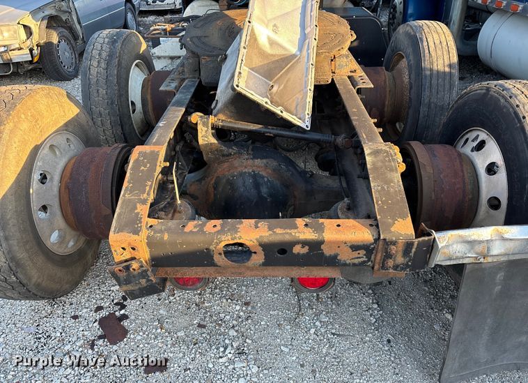 image for item FG0001 2006 International 9400i semi truck