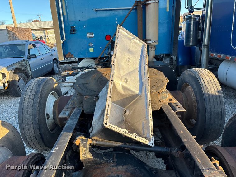 image for item FG0001 2006 International 9400i semi truck