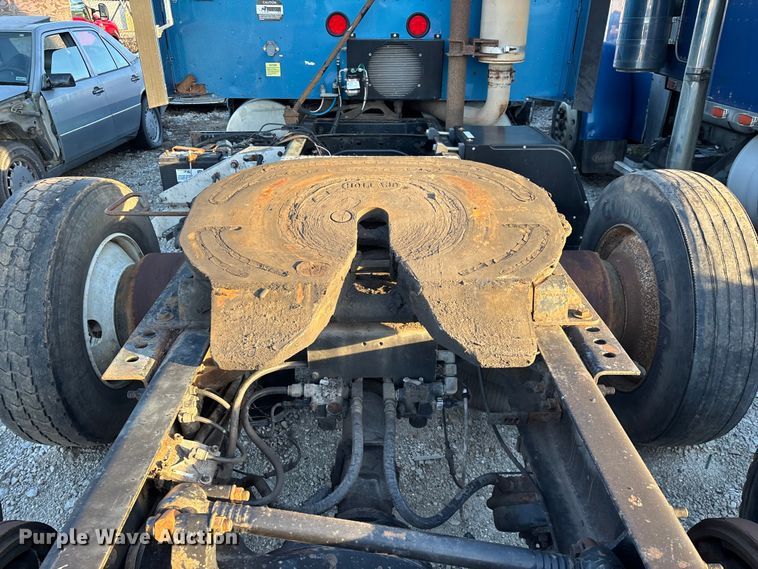 image for item FG0001 2006 International 9400i semi truck