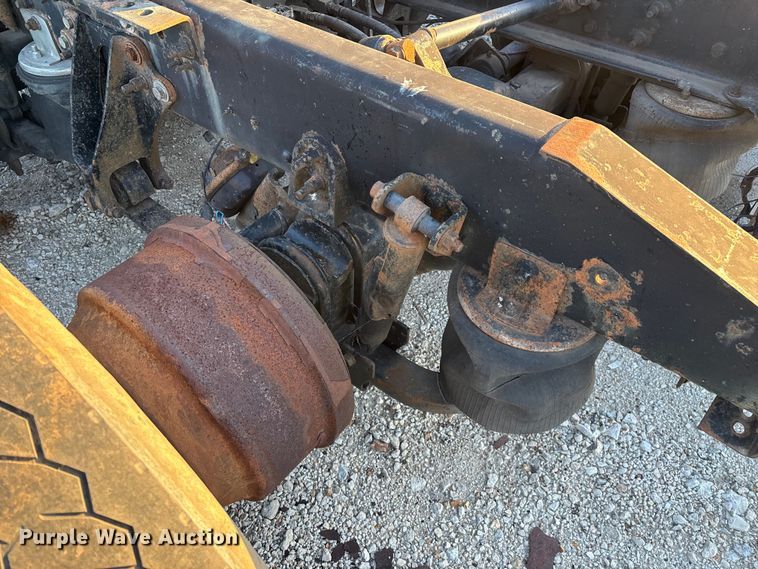 image for item FG0001 2006 International 9400i semi truck