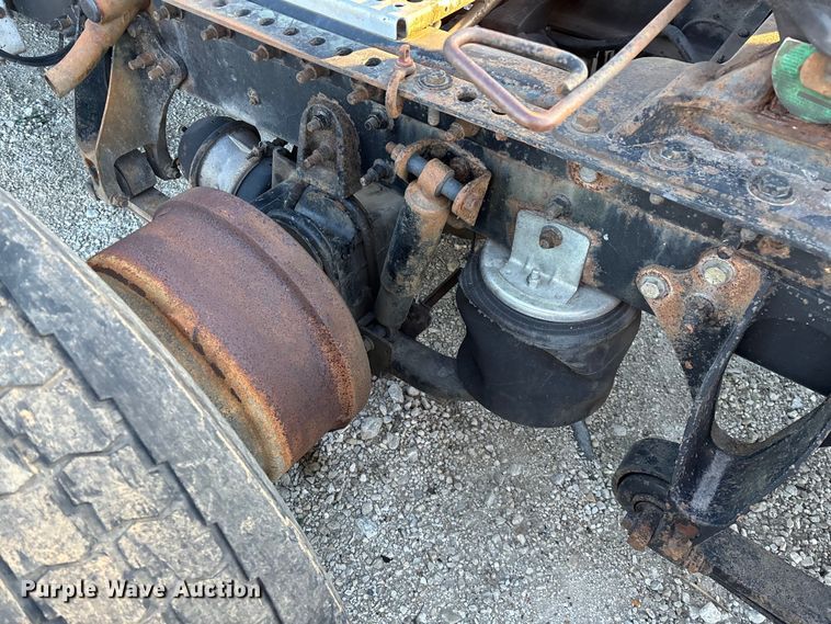 image for item FG0001 2006 International 9400i semi truck