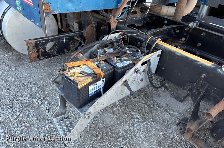 image for item FG0001 2006 International 9400i semi truck