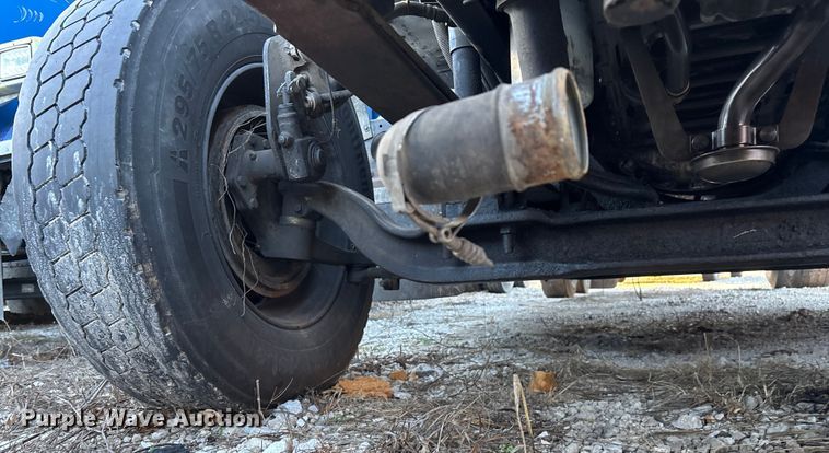 image for item FG0001 2006 International 9400i semi truck