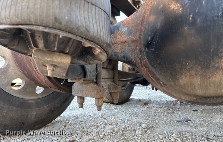 image for item FG0001 2006 International 9400i semi truck