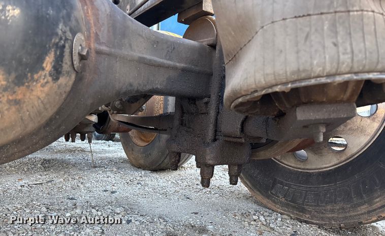 image for item FG0001 2006 International 9400i semi truck