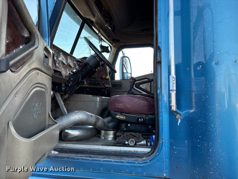 image for item FG0001 2006 International 9400i semi truck