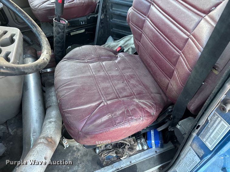 image for item FG0001 2006 International 9400i semi truck