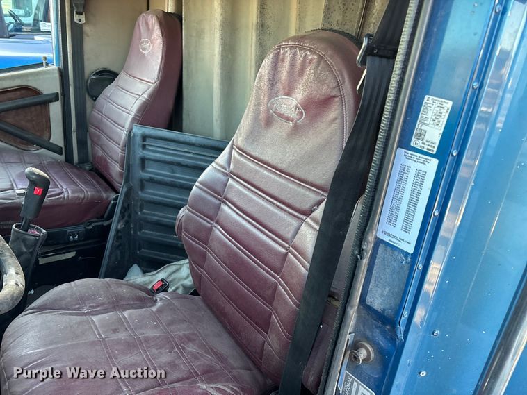 image for item FG0001 2006 International 9400i semi truck