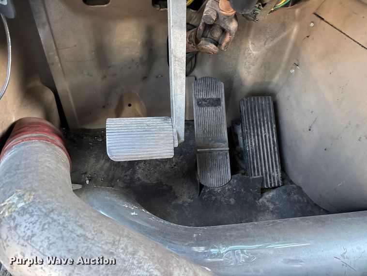 image for item FG0001 2006 International 9400i semi truck