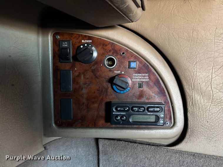 image for item FG0001 2006 International 9400i semi truck