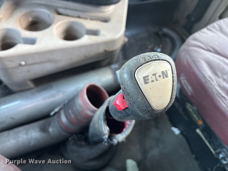 image for item FG0001 2006 International 9400i semi truck