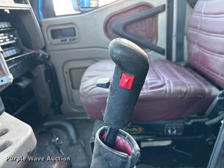 image for item FG0001 2006 International 9400i semi truck