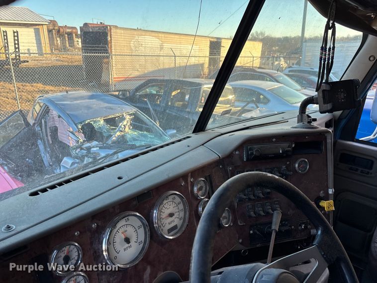 image for item FG0001 2006 International 9400i semi truck