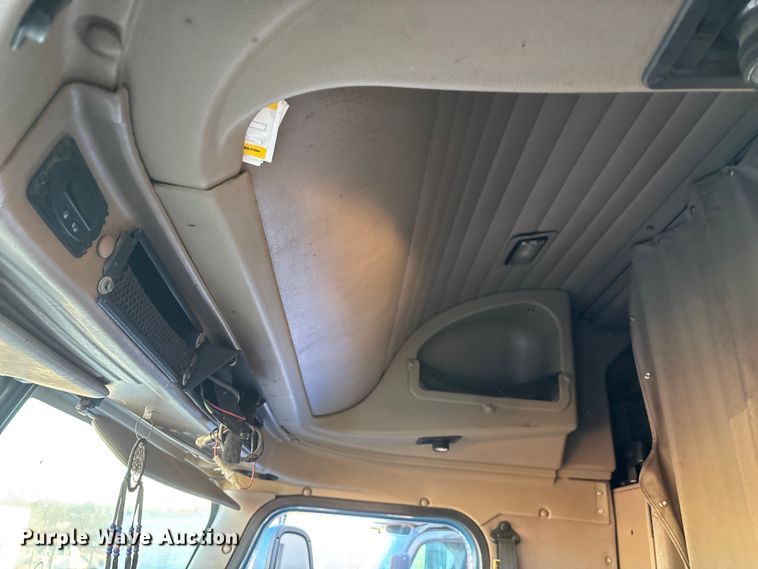 image for item FG0001 2006 International 9400i semi truck