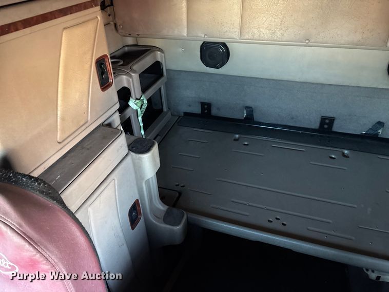 image for item FG0001 2006 International 9400i semi truck