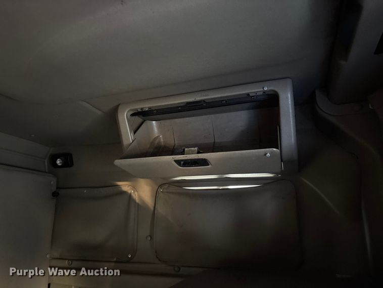 image for item FG0001 2006 International 9400i semi truck