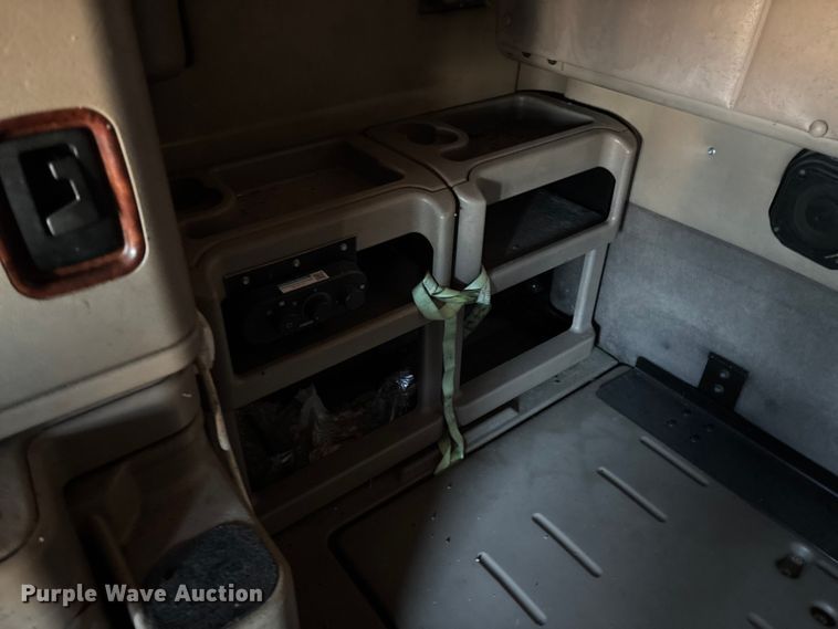 image for item FG0001 2006 International 9400i semi truck