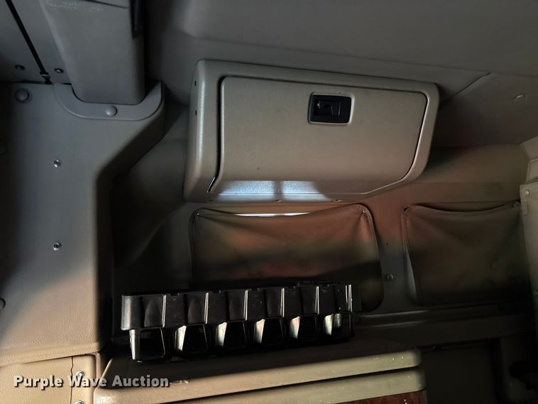 image for item FG0001 2006 International 9400i semi truck