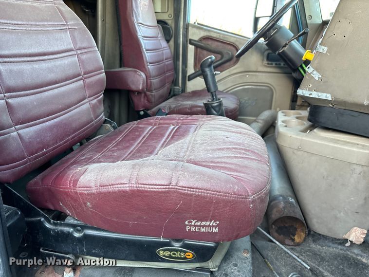 image for item FG0001 2006 International 9400i semi truck