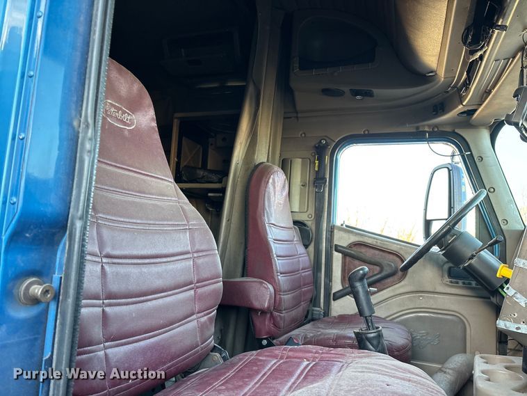 image for item FG0001 2006 International 9400i semi truck