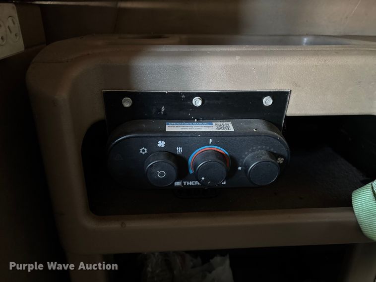 image for item FG0001 2006 International 9400i semi truck