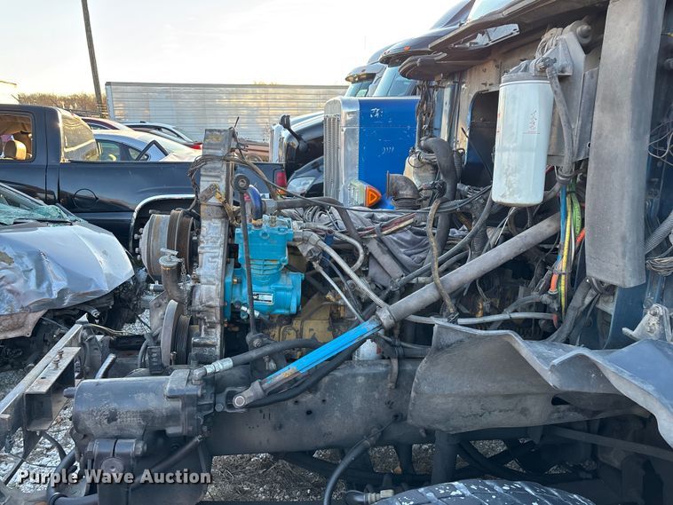 image for item FG0001 2006 International 9400i semi truck