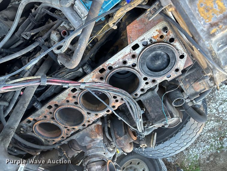 image for item FG0001 2006 International 9400i semi truck