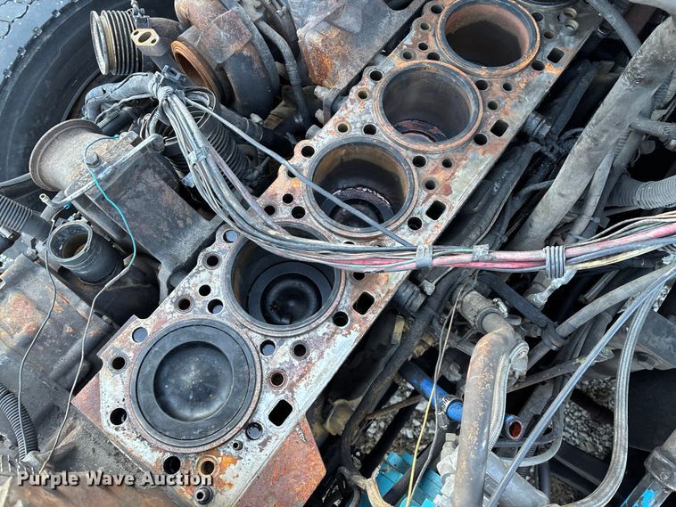 image for item FG0001 2006 International 9400i semi truck