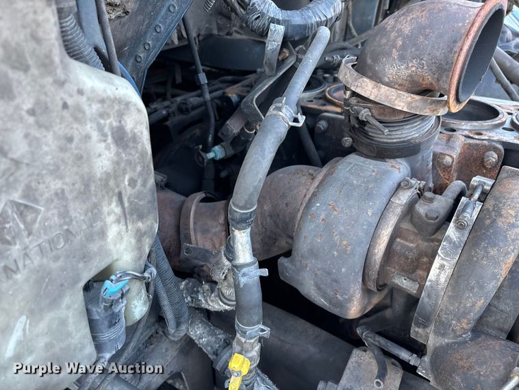 image for item FG0001 2006 International 9400i semi truck