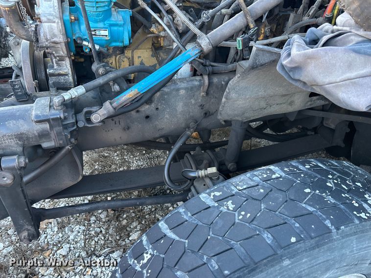 image for item FG0001 2006 International 9400i semi truck