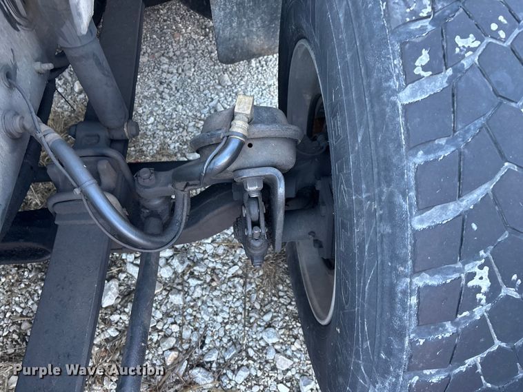 image for item FG0001 2006 International 9400i semi truck