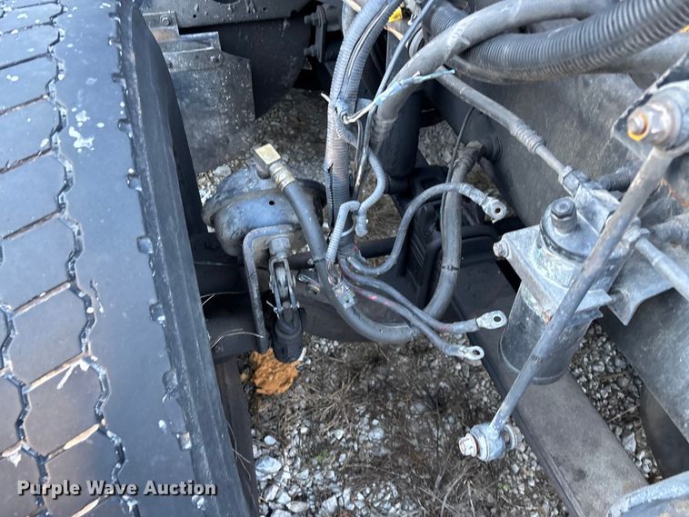 image for item FG0001 2006 International 9400i semi truck