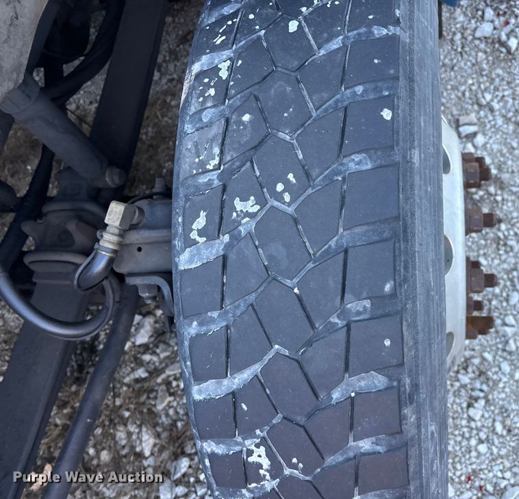 image for item FG0001 2006 International 9400i semi truck