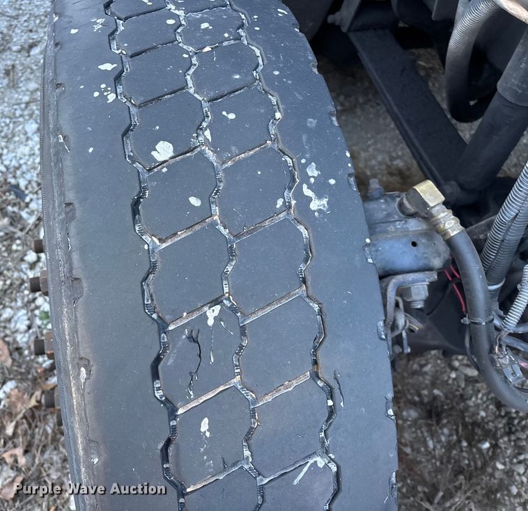 image for item FG0001 2006 International 9400i semi truck