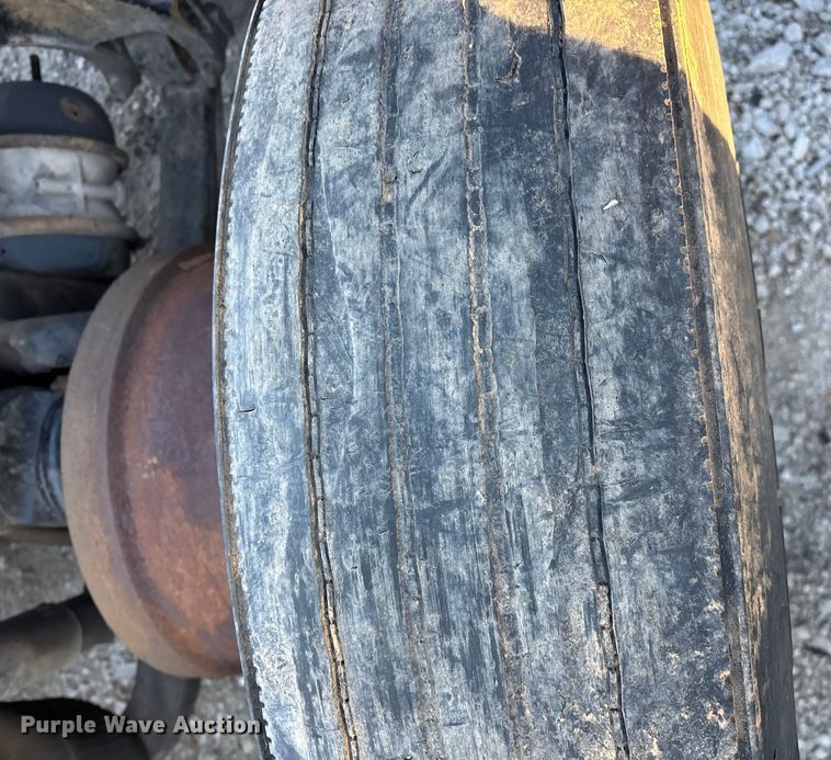 image for item FG0001 2006 International 9400i semi truck