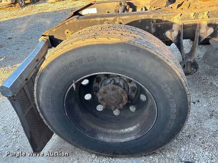 image for item FG0001 2006 International 9400i semi truck