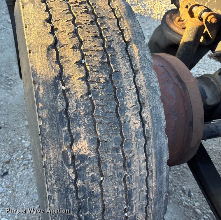 image for item FG0001 2006 International 9400i semi truck