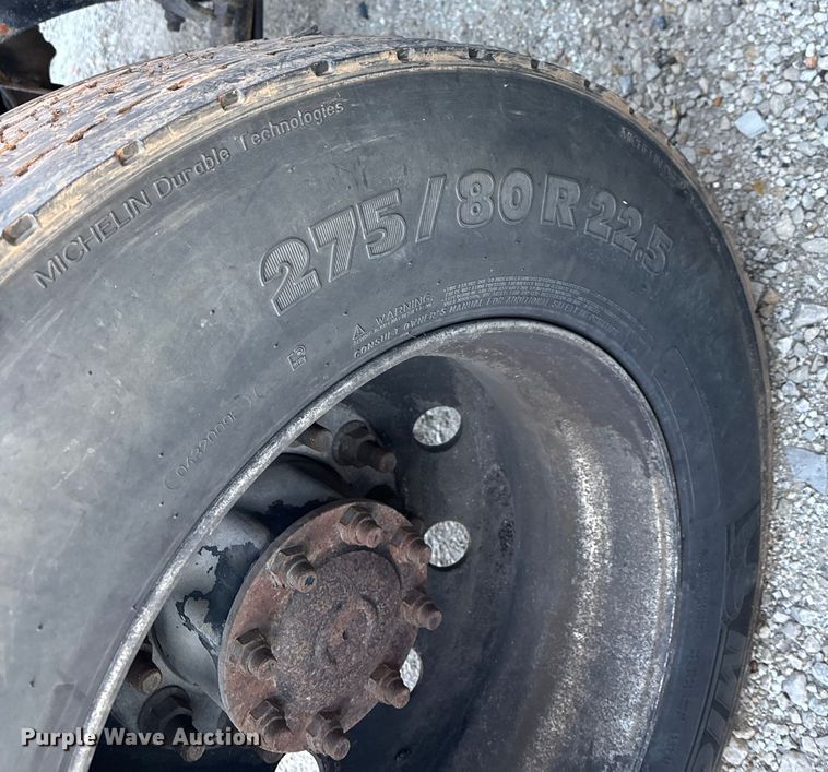 image for item FG0001 2006 International 9400i semi truck