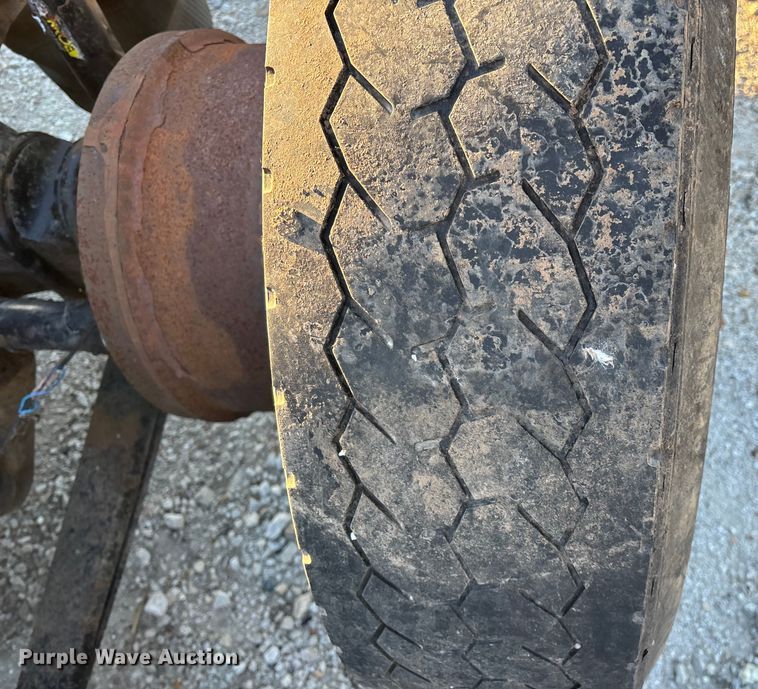 image for item FG0001 2006 International 9400i semi truck