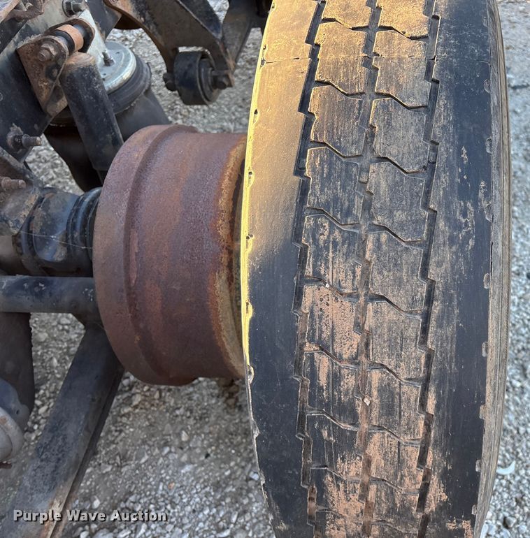 image for item FG0001 2006 International 9400i semi truck