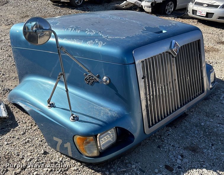 image for item FG0001 2006 International 9400i semi truck