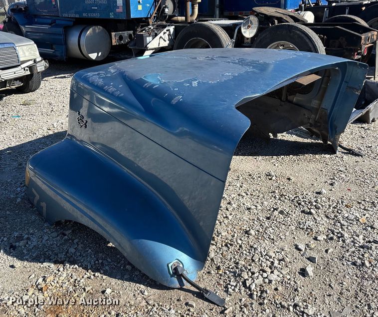 image for item FG0001 2006 International 9400i semi truck