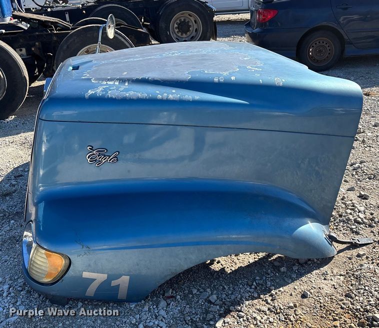 image for item FG0001 2006 International 9400i semi truck