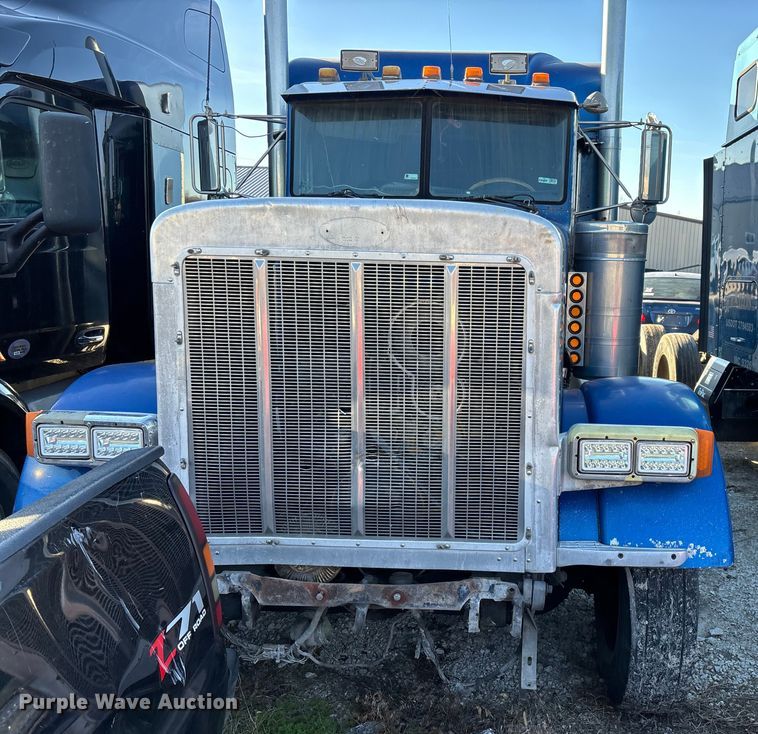 image for item FG0002 1994 Peterbilt 379 semi truck