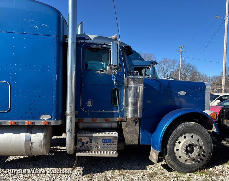 image for item FG0002 1994 Peterbilt 379 semi truck