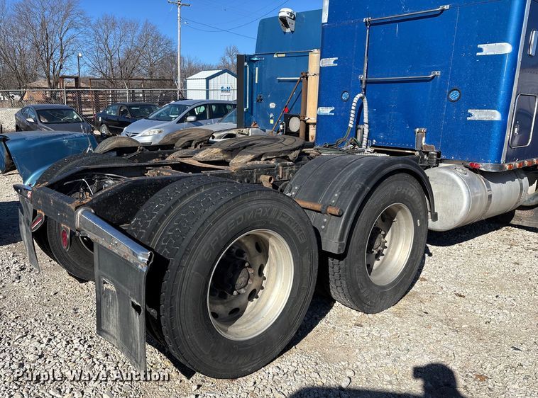 image for item FG0002 1994 Peterbilt 379 semi truck