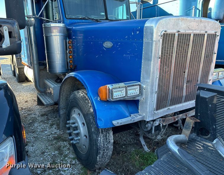 image for item FG0002 1994 Peterbilt 379 semi truck