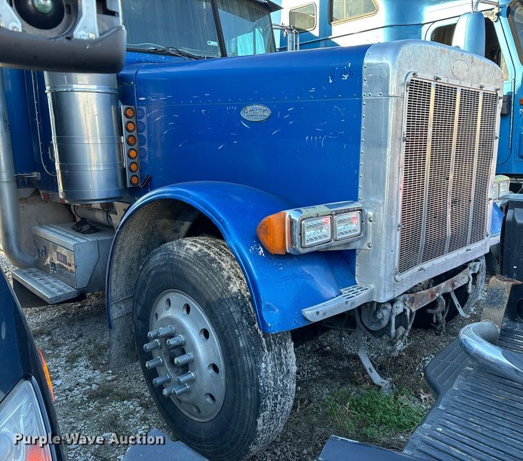 image for item FG0002 1994 Peterbilt 379 semi truck